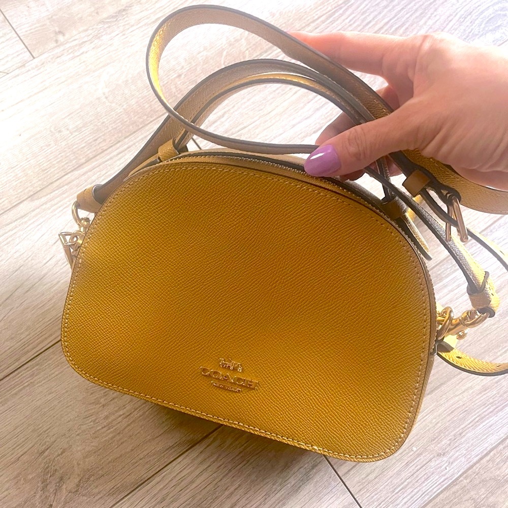 ✨COACH Gold Crossbody Bag ✨